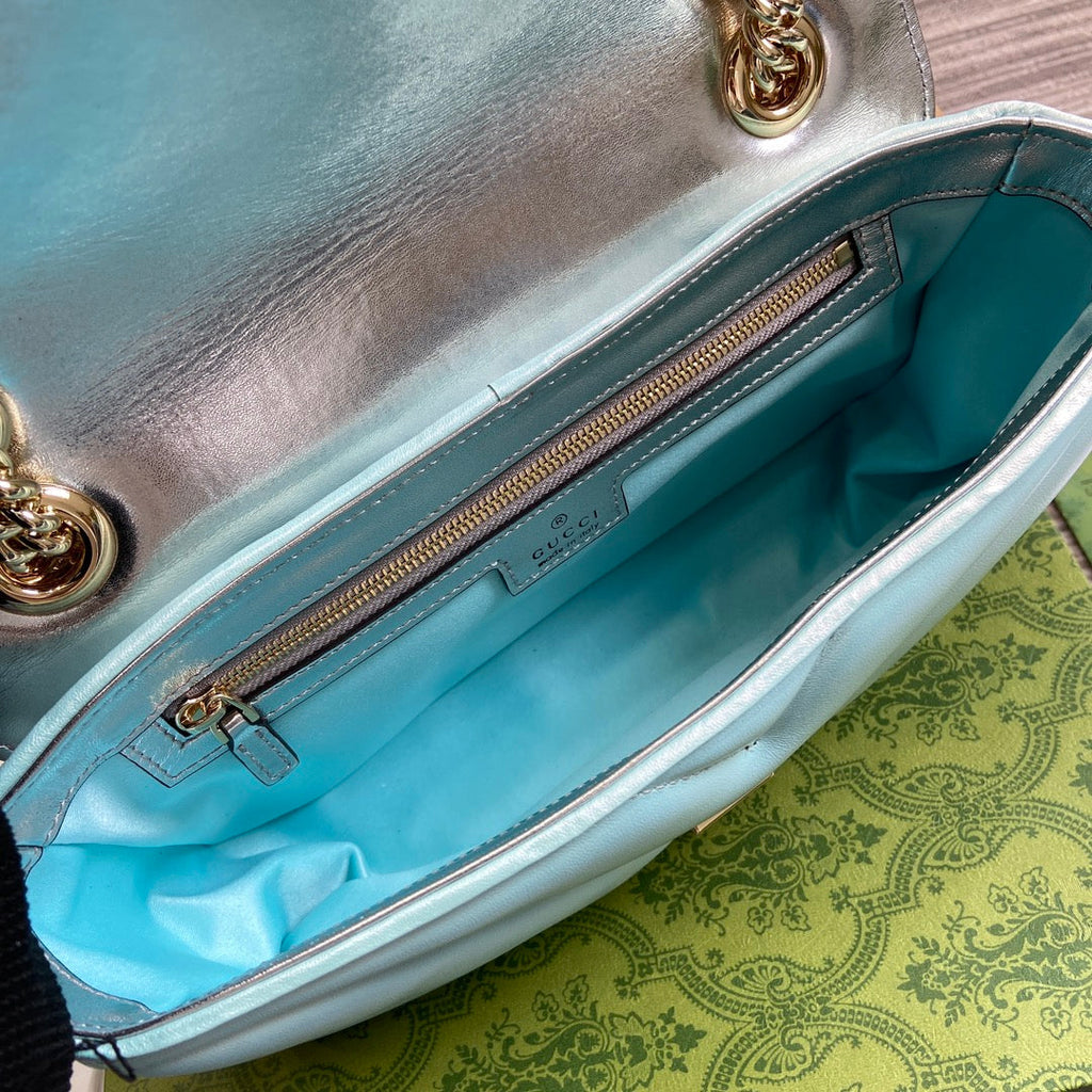 SAC À BANDOULIÈRE MOYEN GG MARMONT 26 EN CUIR DE VEAU IRISÉ BLEU