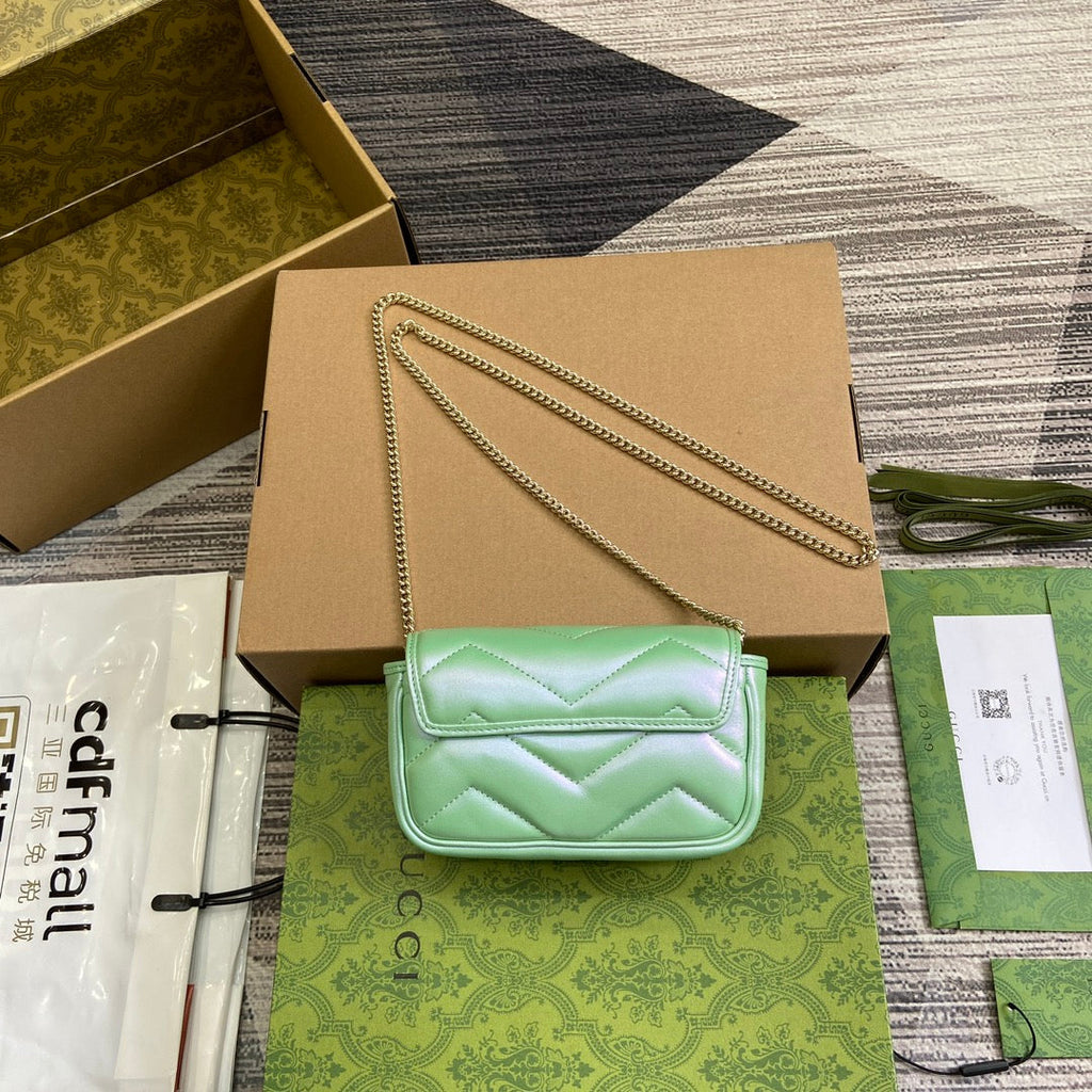 MINI SAC À BANDOULIÈRE GG MARMONT 16 EN CUIR DE VEAU VERT IRISÉ
