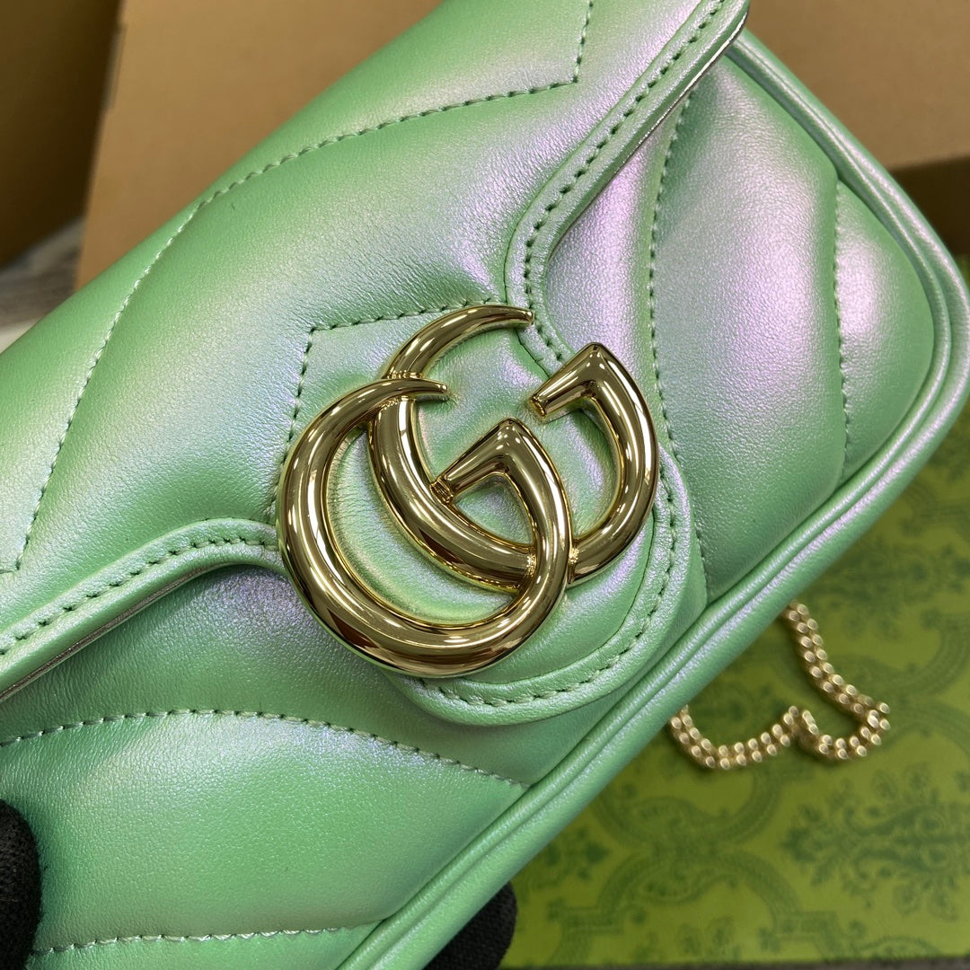 MINI SAC À BANDOULIÈRE GG MARMONT 16 EN CUIR DE VEAU VERT IRISÉ
