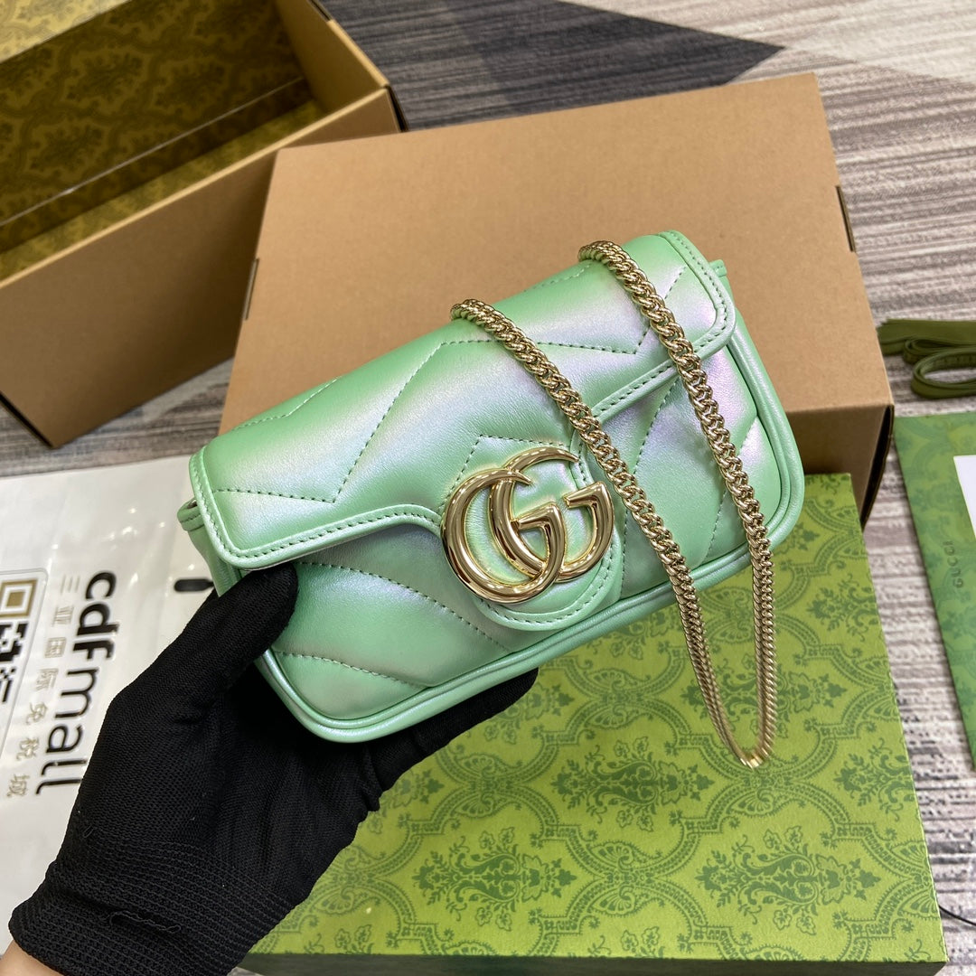MINI SAC À BANDOULIÈRE GG MARMONT 16 EN CUIR DE VEAU VERT IRISÉ