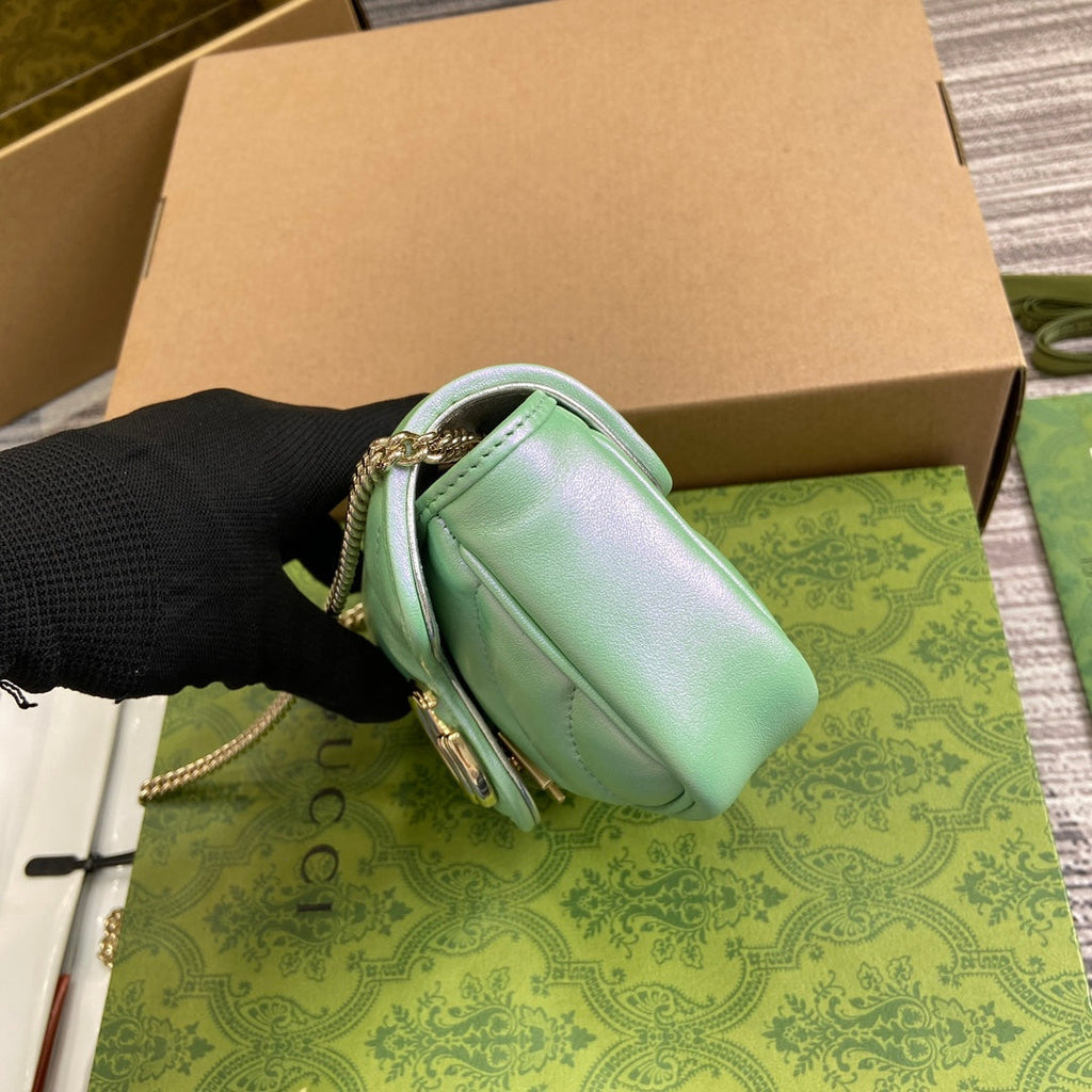 MINI SAC À BANDOULIÈRE GG MARMONT 16 EN CUIR DE VEAU VERT IRISÉ