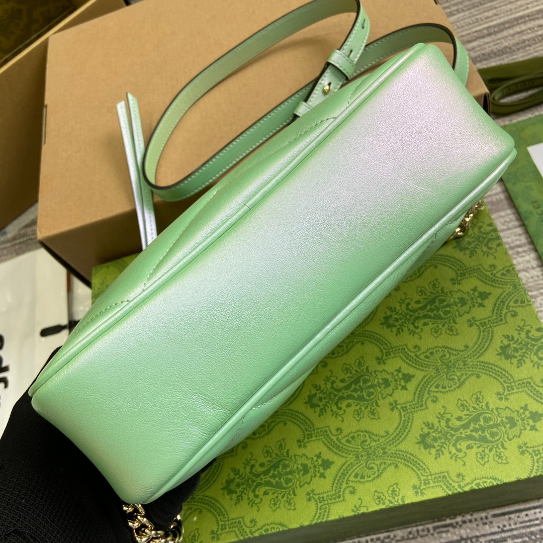 GG MARMONT 24 PETIT SAC À BANDOULIÈRE MATELASSÉ EN CUIR DE VEAU VERT IRISÉ