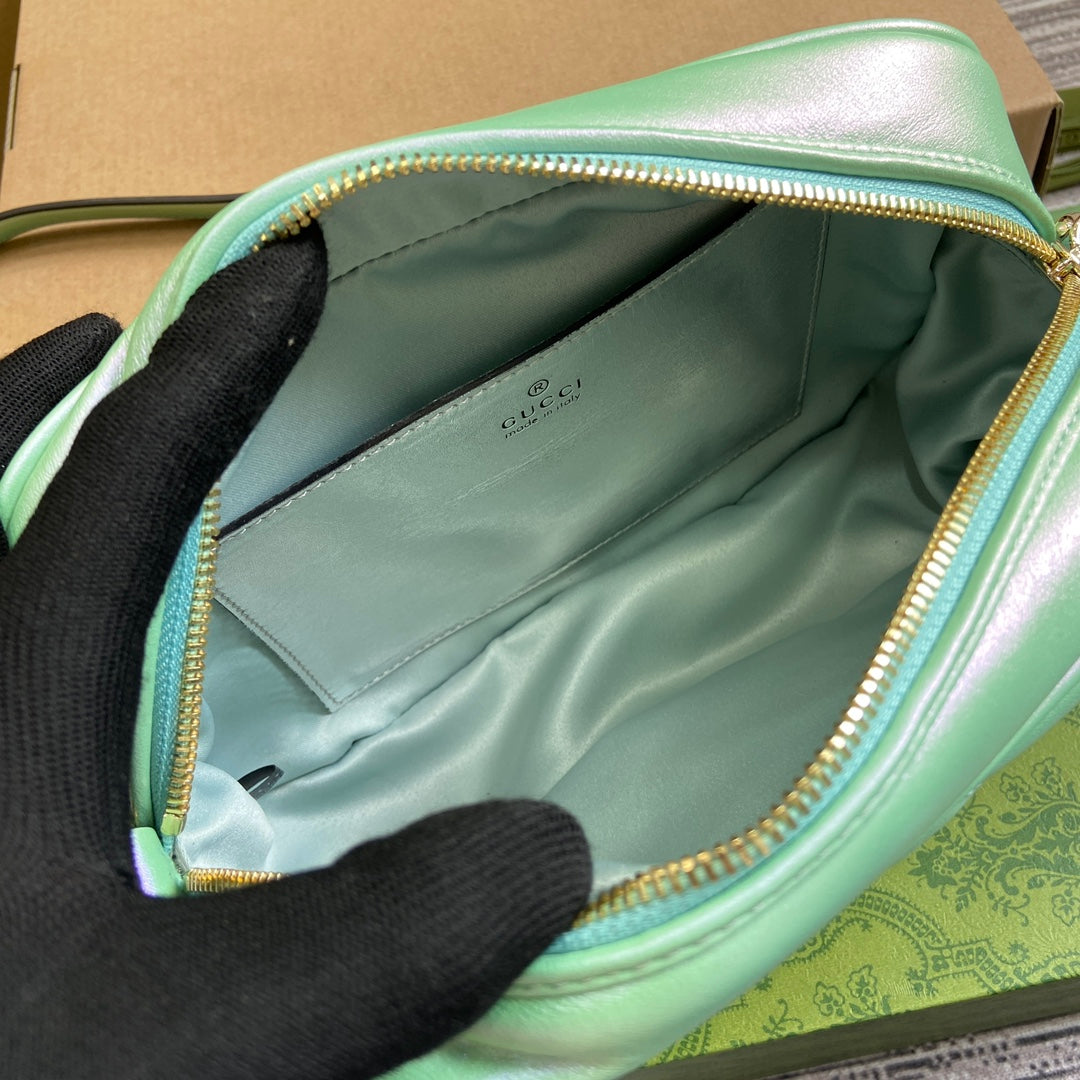 GG MARMONT 24 PETIT SAC À BANDOULIÈRE MATELASSÉ EN CUIR DE VEAU VERT IRISÉ