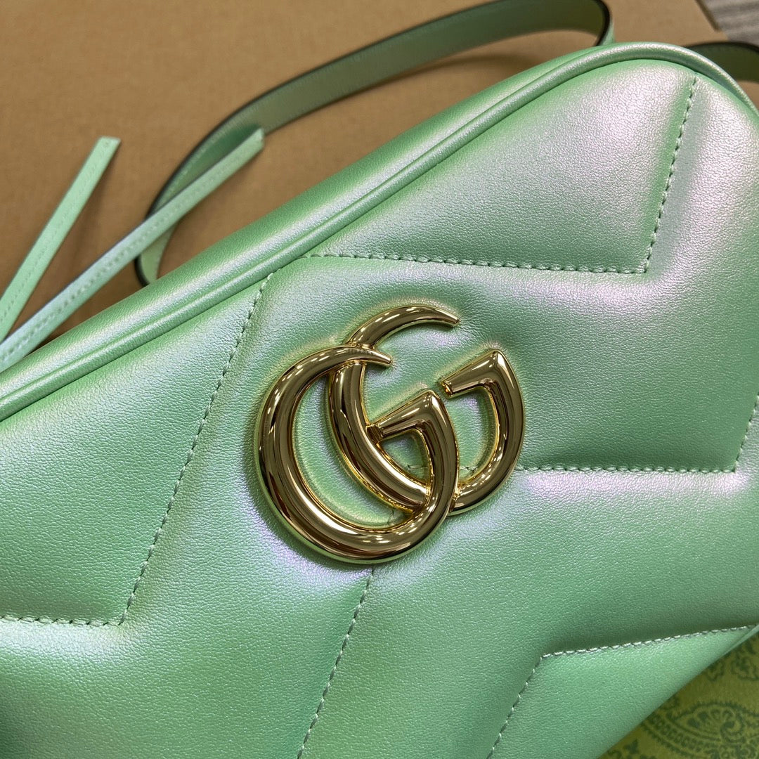 GG MARMONT 24 PETIT SAC À BANDOULIÈRE MATELASSÉ EN CUIR DE VEAU VERT IRISÉ