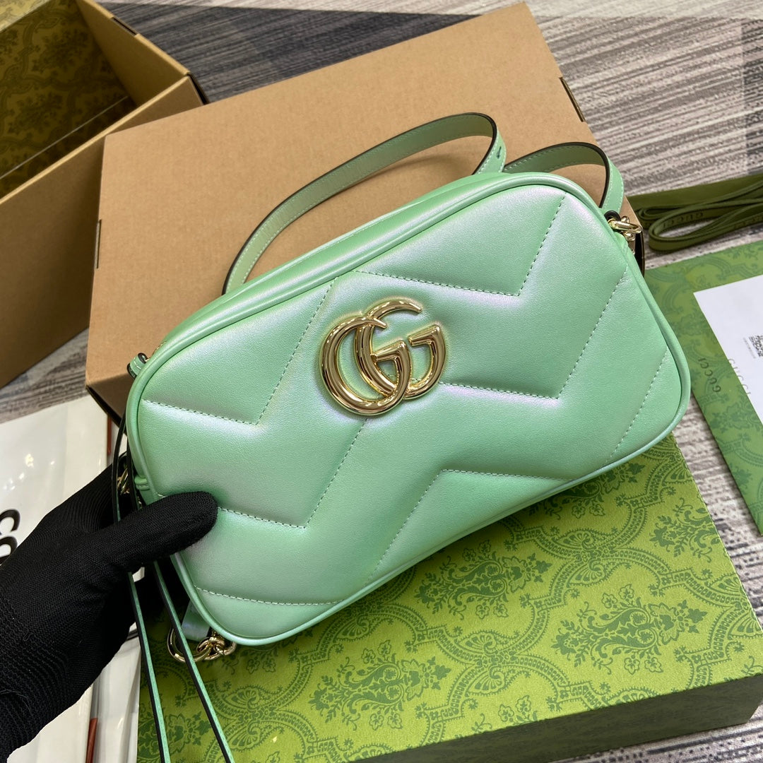 GG MARMONT 24 PETIT SAC À BANDOULIÈRE MATELASSÉ EN CUIR DE VEAU VERT IRISÉ