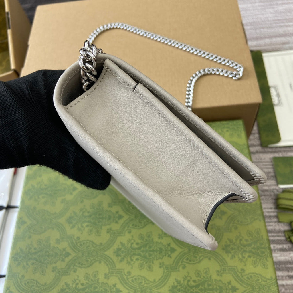 MINI SAC À CHAÎNE GG MARMONT 20 EN CUIR DE VEAU BLANC