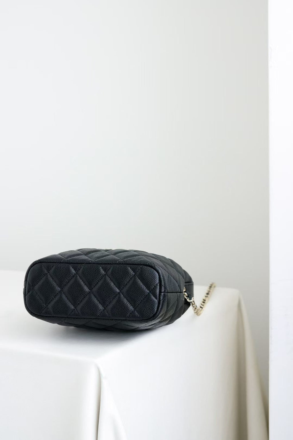 Sac Hobo CC 25C en cuir de veau caviar noir, accessoires argentés 243623