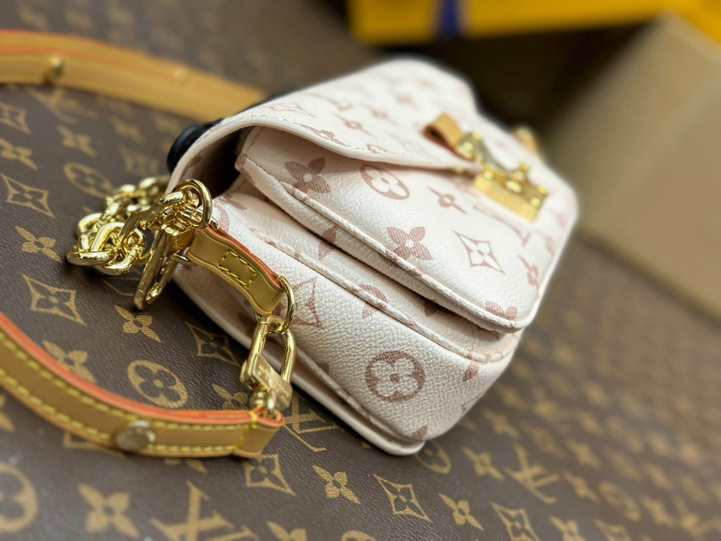 POCHETTE METIS EAST WEST 21.5 MONOGRAM DUNE TOILE