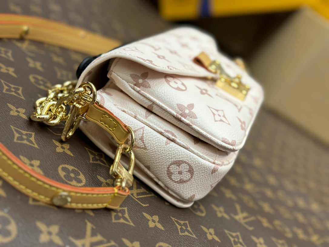POCHETTE METIS EAST WEST 21.5 MONOGRAM DUNE TOILE