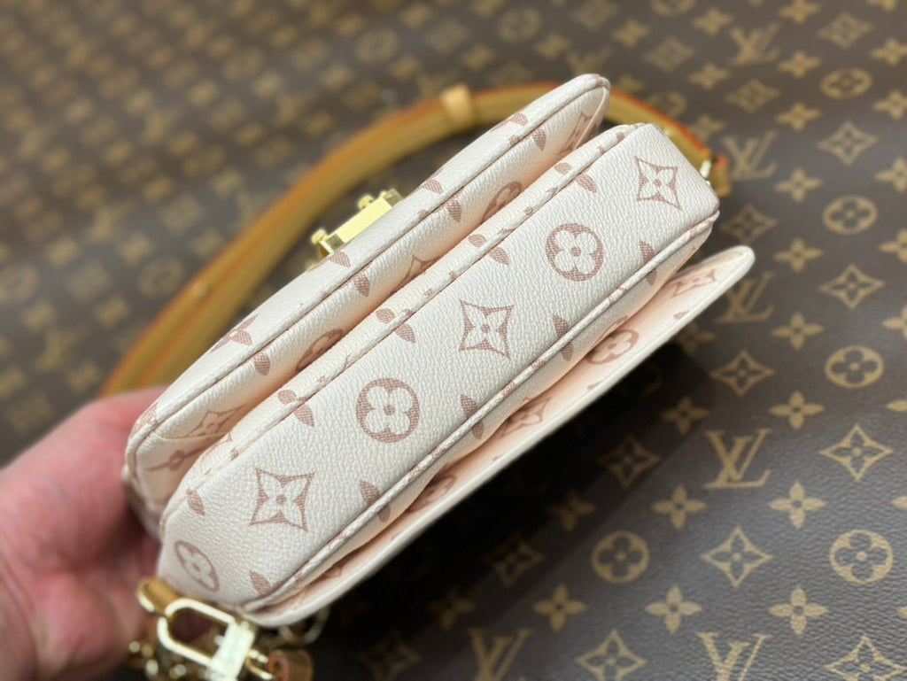 POCHETTE METIS EAST WEST 21.5 MONOGRAM DUNE TOILE