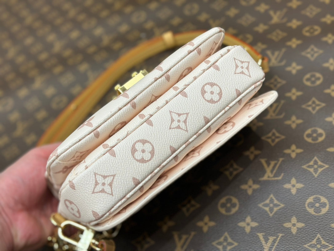 POCHETTE METIS EAST WEST 21.5 MONOGRAM DUNE TOILE