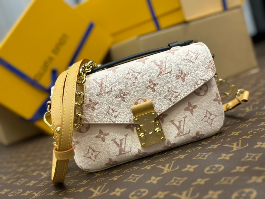 POCHETTE METIS EAST WEST 21.5 MONOGRAM DUNE TOILE