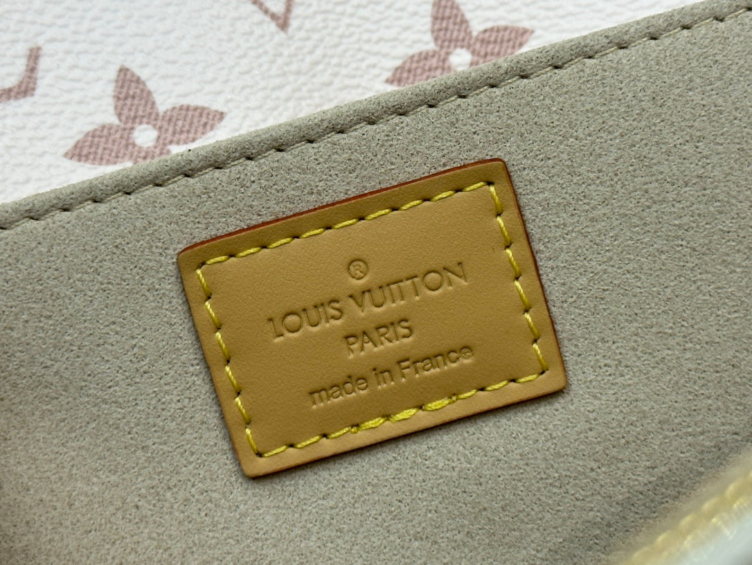 POCHETTE METIS EAST WEST 21.5 MONOGRAM DUNE TOILE