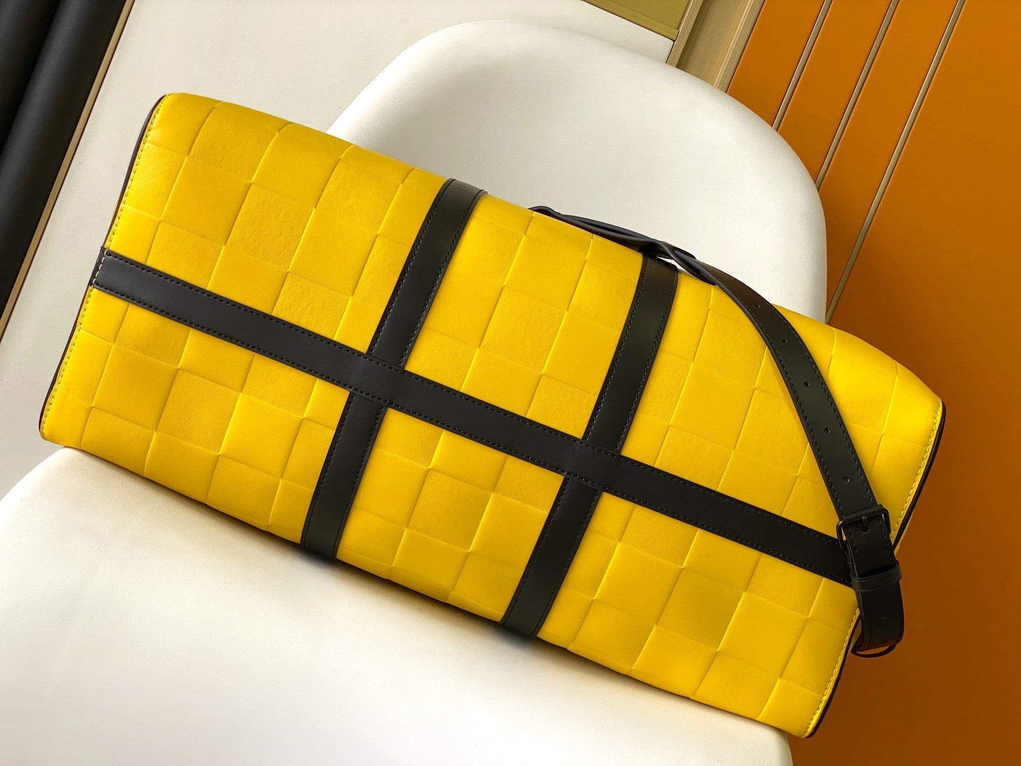 KEEPALL BANDOULIÈRE 50 EN CUIR DE VEAU SCUBA DAMIER JAUNE