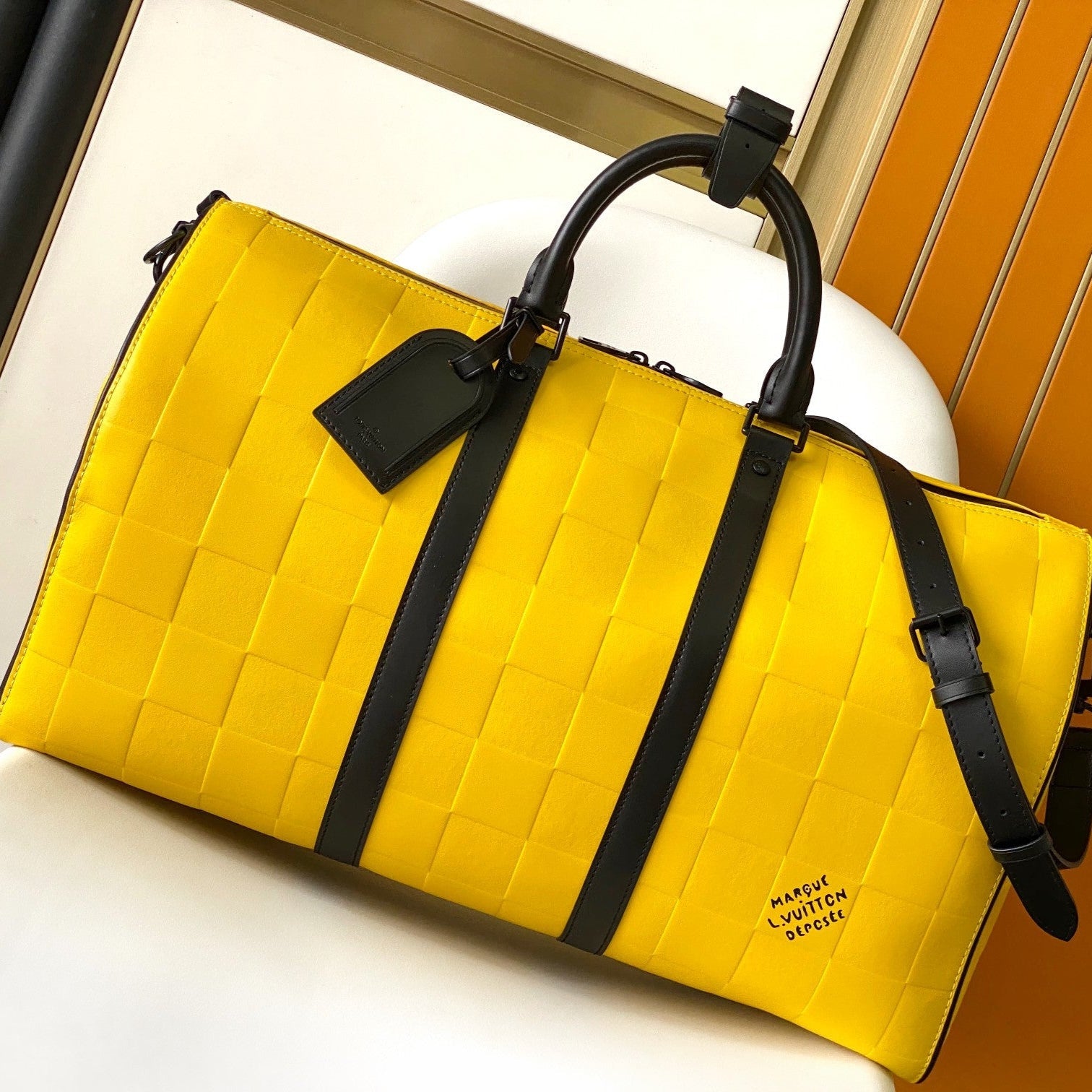 KEEPALL BANDOULIÈRE 50 EN CUIR DE VEAU SCUBA DAMIER JAUNE