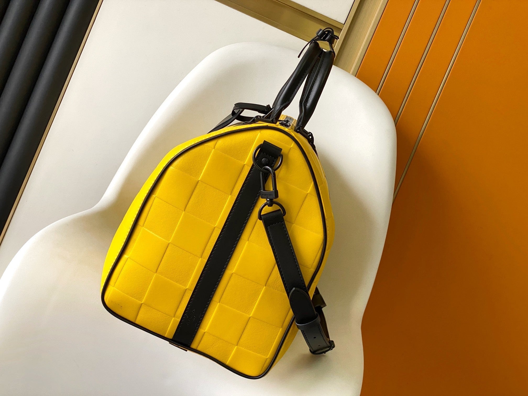 KEEPALL BANDOULIÈRE 50 EN CUIR DE VEAU SCUBA DAMIER JAUNE