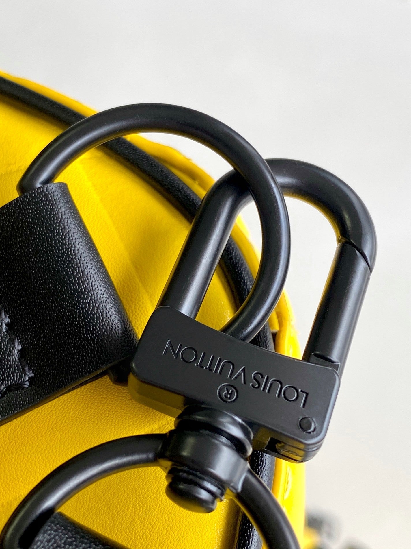 KEEPALL BANDOULIÈRE 50 EN CUIR DE VEAU SCUBA DAMIER JAUNE