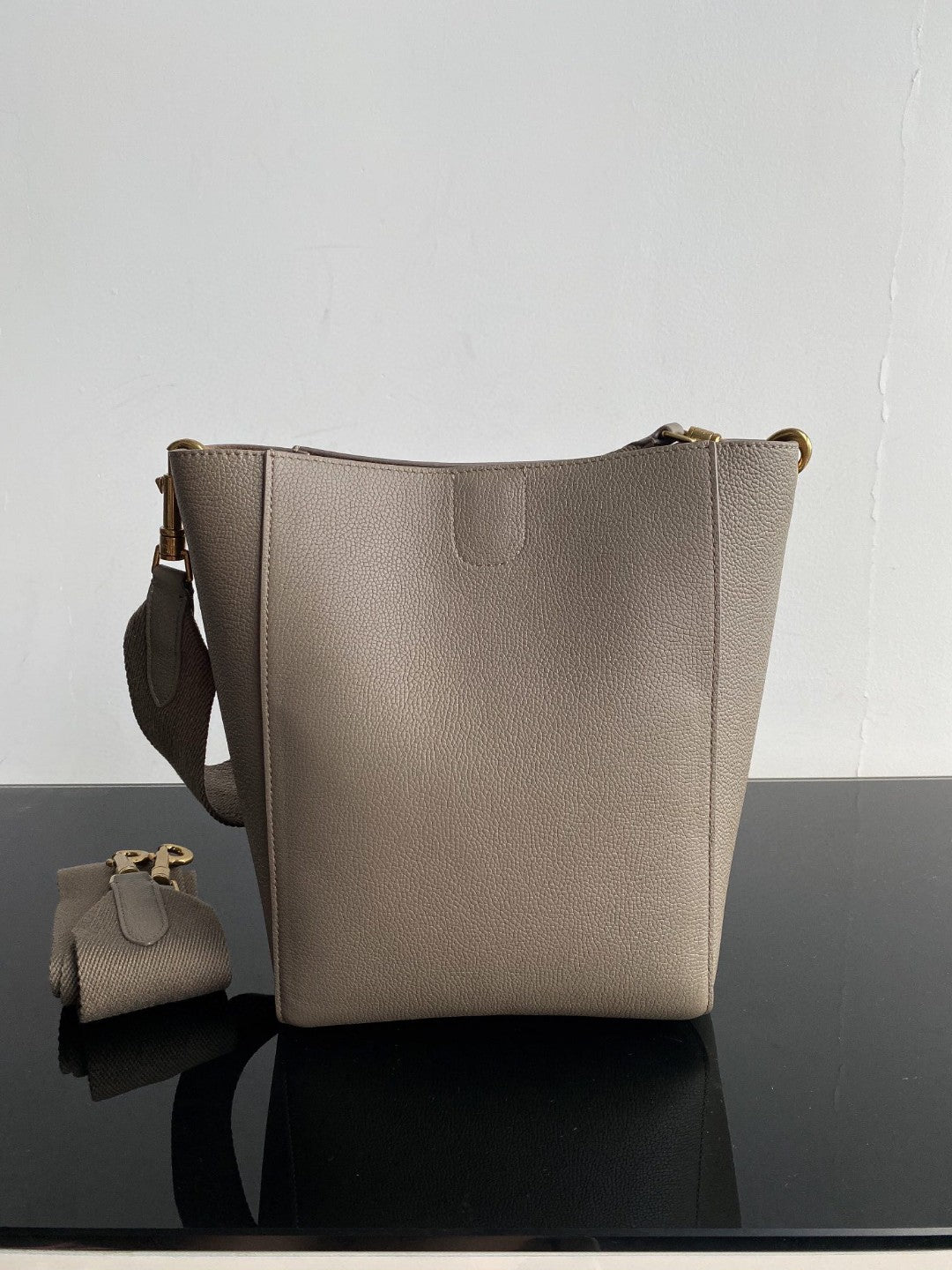 SEAU SANGLE SEAU 24 SAC EN CUIR DE VEAU MARRON CACAHUÈTE