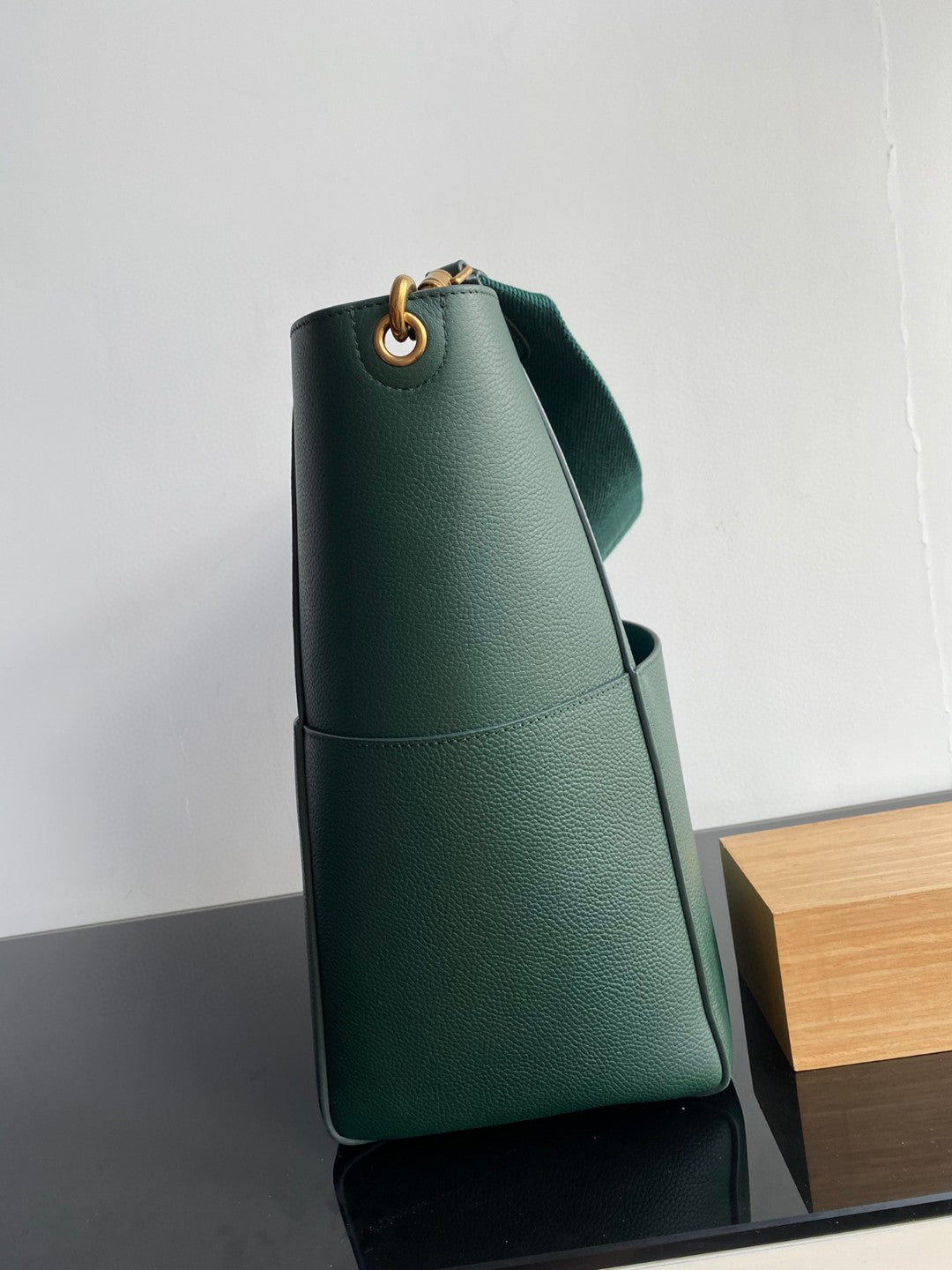 SAC SANGLE SEAU SEAU 33 CUIR DE VEAU VERT FORÊT