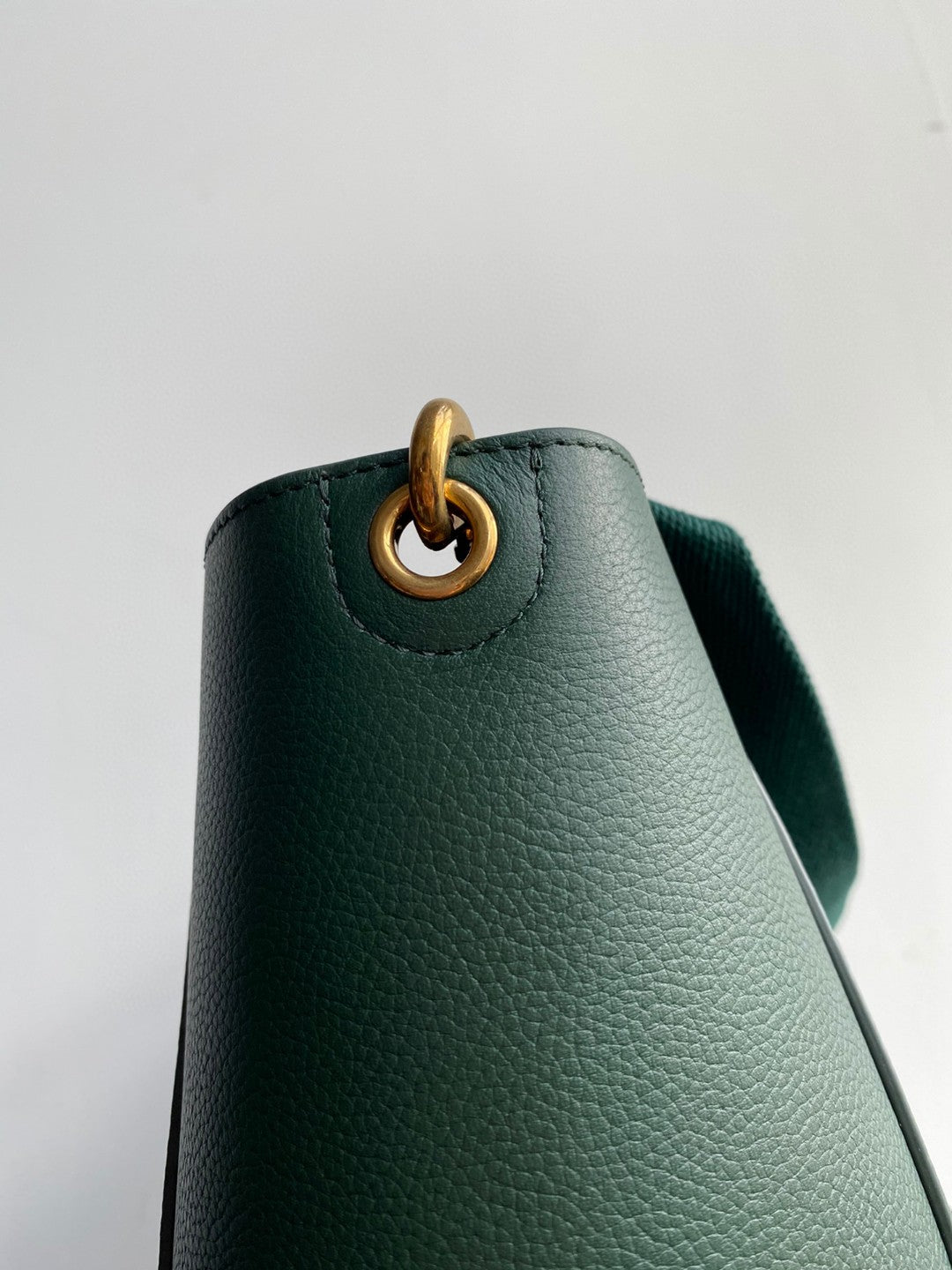 SAC SANGLE SEAU SEAU 33 CUIR DE VEAU VERT FORÊT
