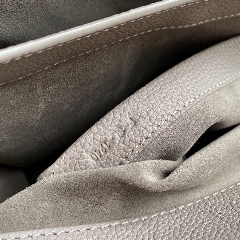 SAC SOUPLE 32 CUIR DE VEAU PEBBLE