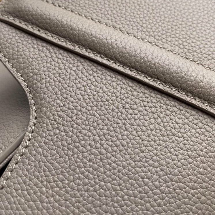 SAC SOUPLE 38 CUIR DE VEAU PEBBLE