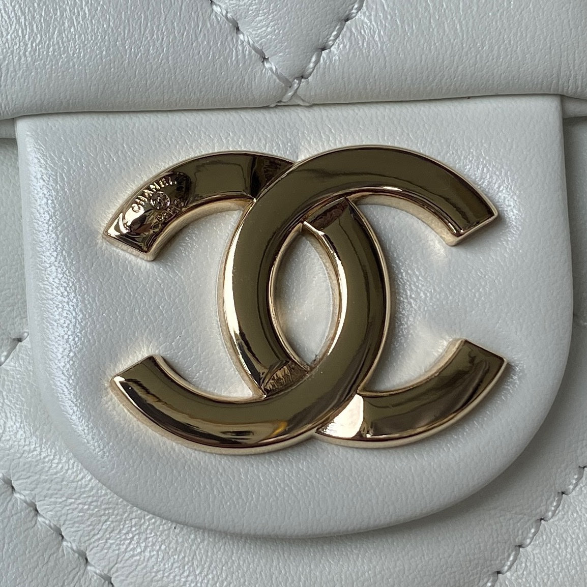 23P HOBO SHOPPING WHITE CALFSKIN GOLD HARDWARE