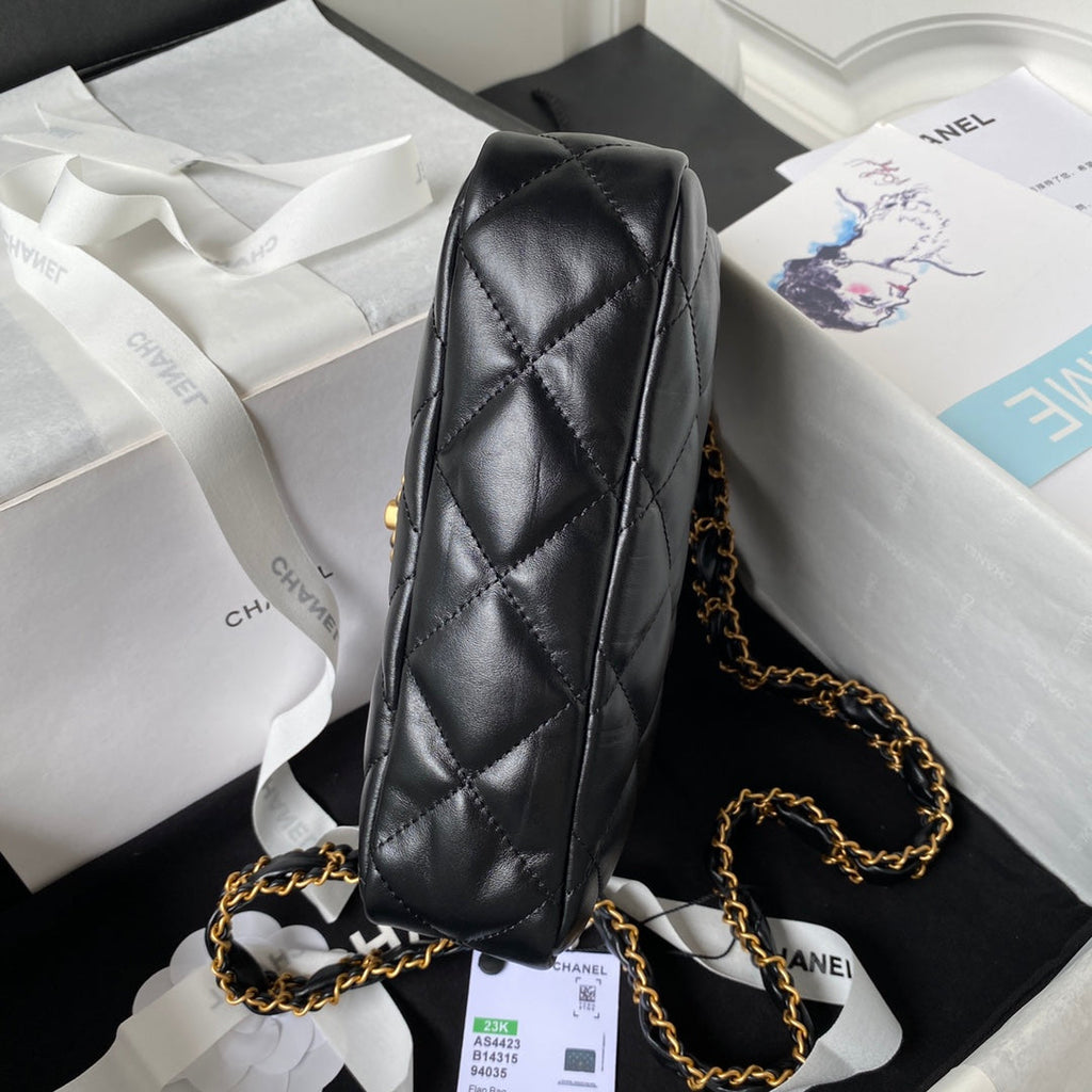 PETIT SAC À RABAT 20 EN CUIR D'AGNEAU NOIR QUINCAILLERIE DORÉ