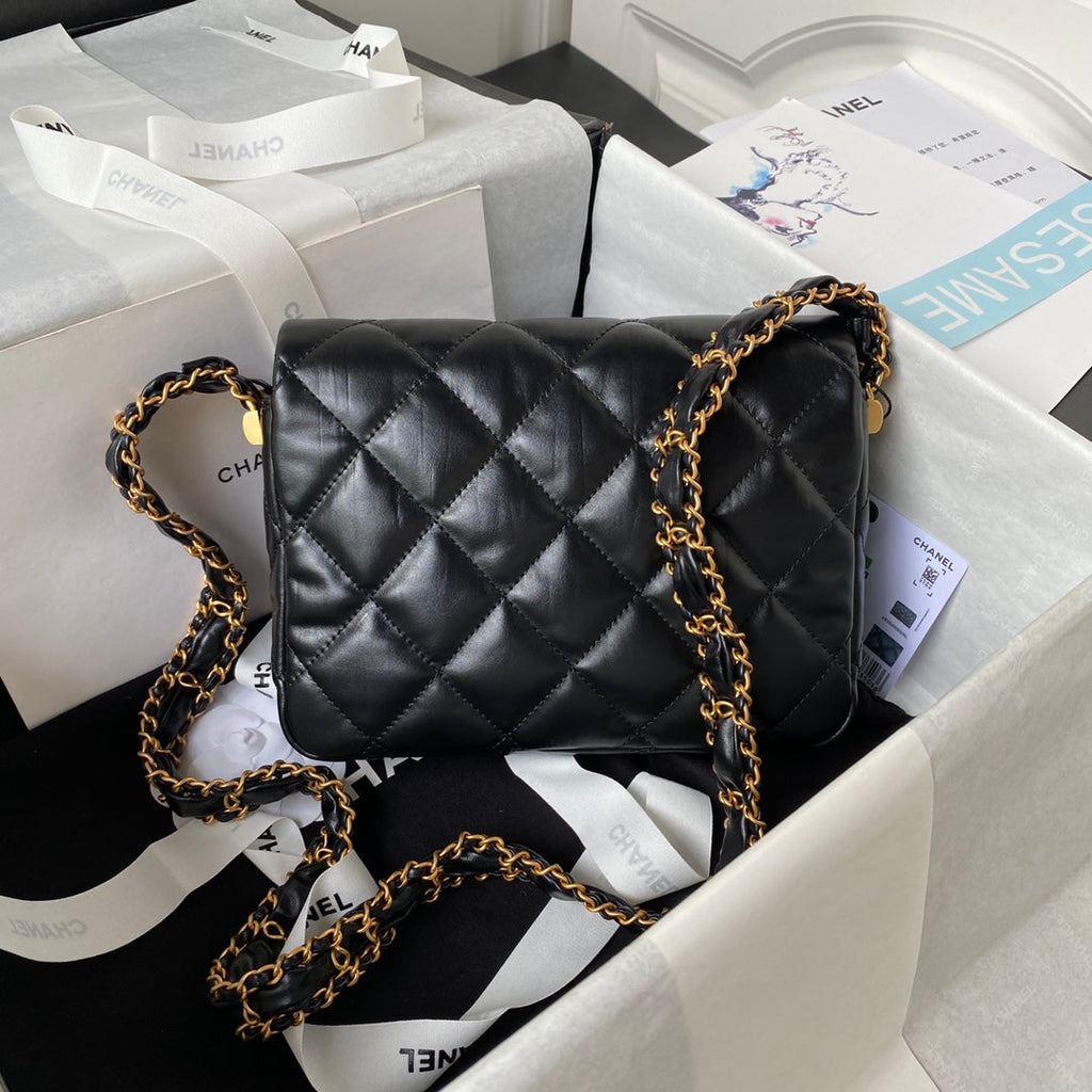 PETIT SAC À RABAT 20 EN CUIR D'AGNEAU NOIR QUINCAILLERIE DORÉ