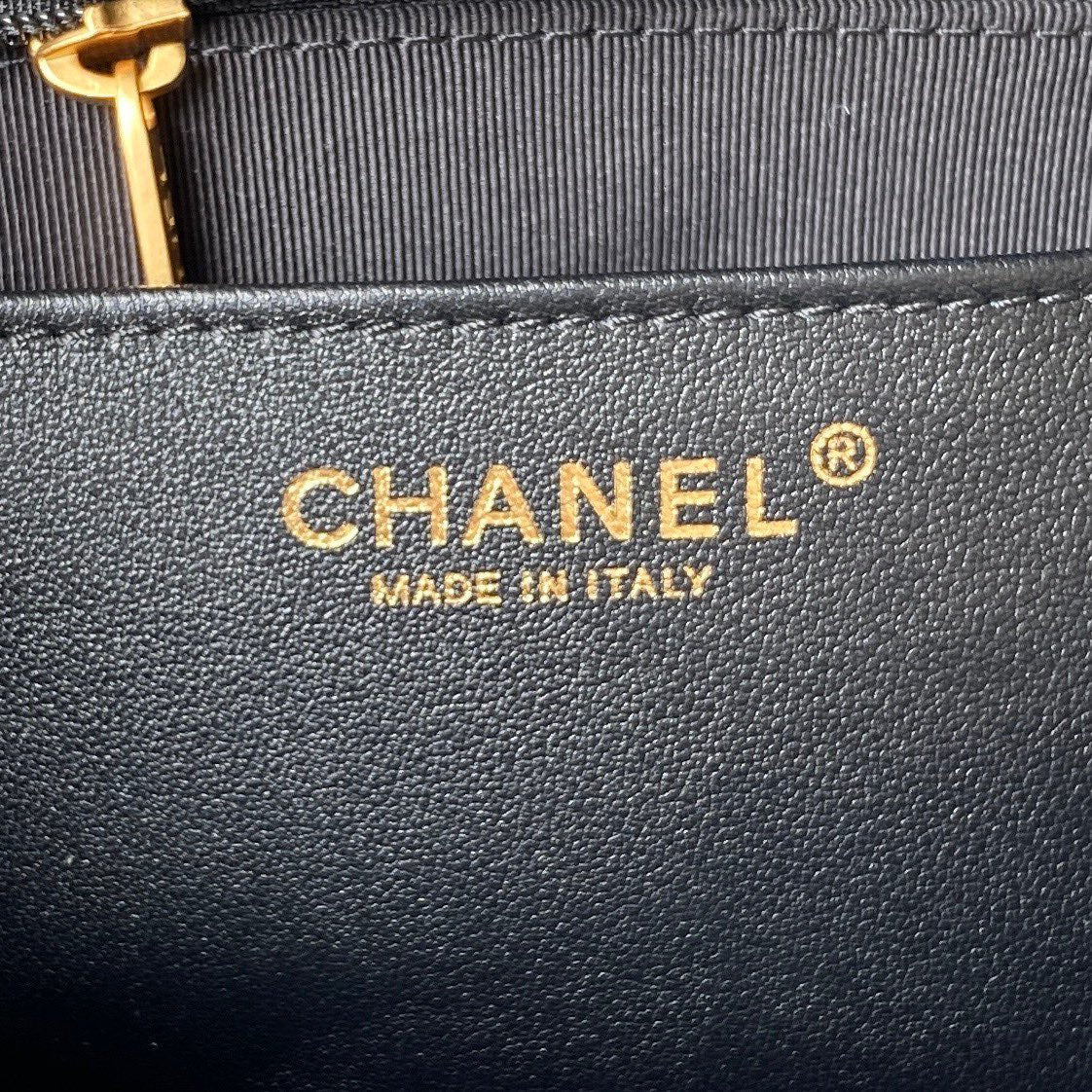 CC 23K 13,5CM BLACK CALFSKIN GOLD HARDWARE