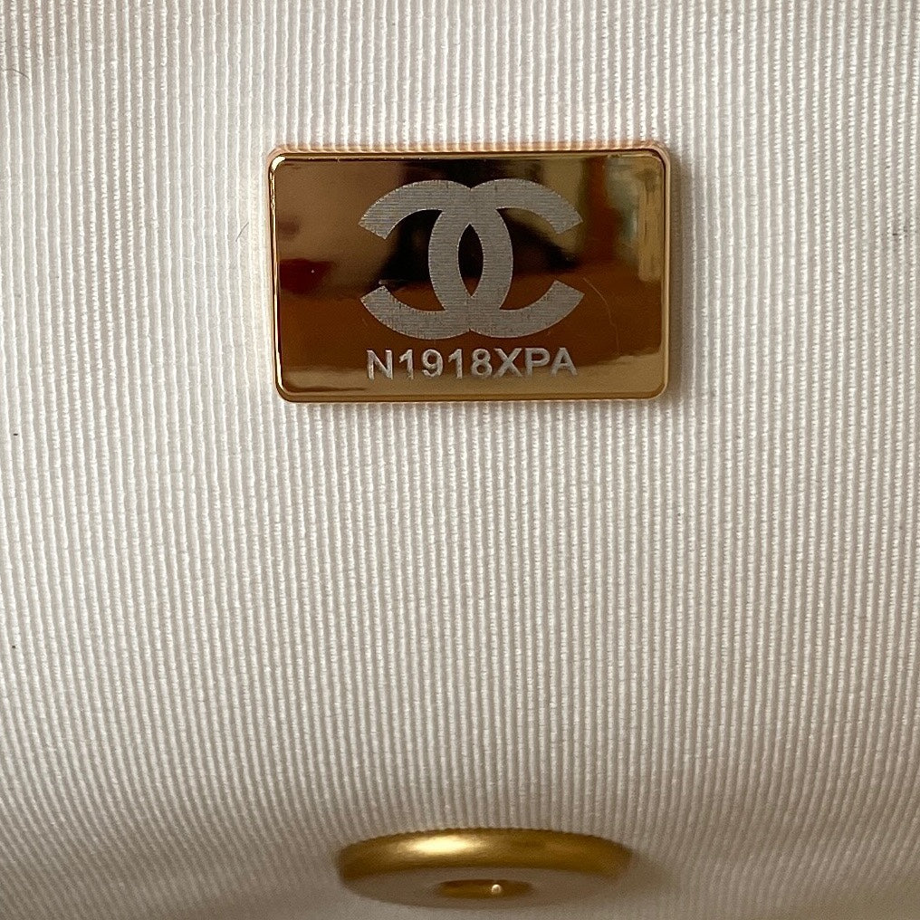 CC 23K 13,5CM CUIR DE VEAU BLANC QUINCAILLERIE OR 