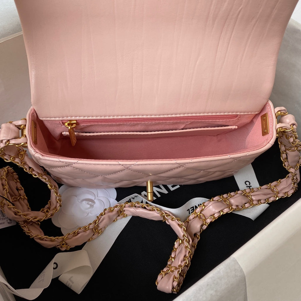 PETIT SAC À RABAT 20 EN CUIR D'AGNEAU ROSE PÊCHE QUINCAILLERIE DORÉ