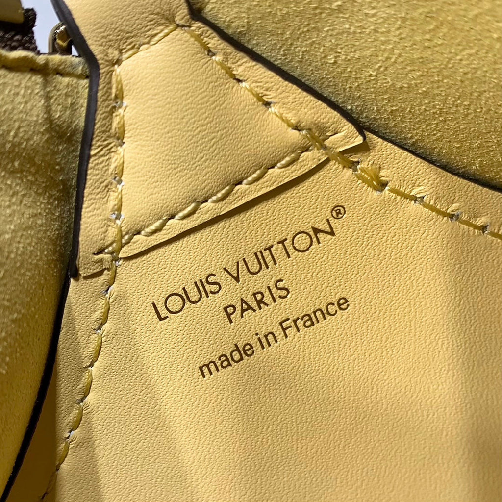 Pochette Bloom 22 en toile monogrammée marron et côtés en cuir de veau jaune pastel