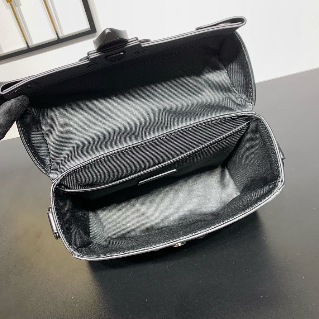 SOUL TRUNK 19 EN TOILE ECLIPSE MONOGRAMME NOIRE
