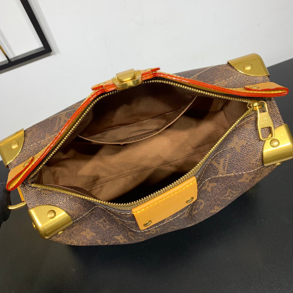 SOUL TRUNK EAST WEST 29 EN TOILE MARRON MONOGRAMME DUST QUINCAILLERIE DORÉ