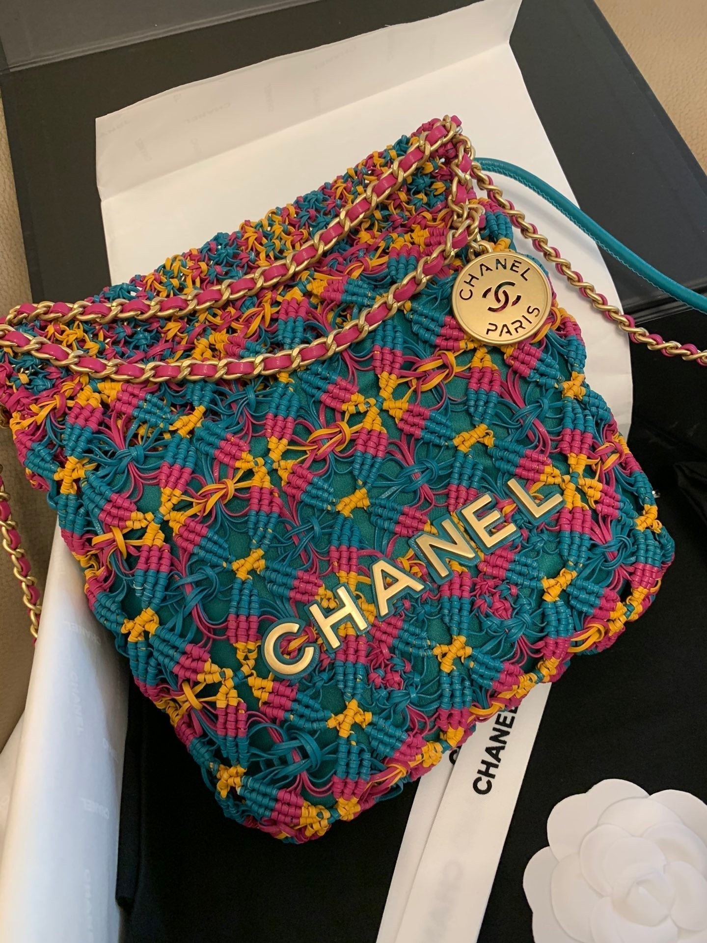 CC 22 HOBO 23CM CUIR DE VEAU MACRAMÉ MULTICOLORE QUINCAILLERIE DORÉ