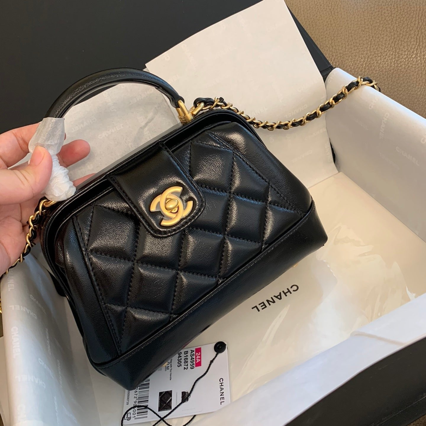 CC 24A 18CM TOP HANDLE MINI BAG BLACK LAMBASKIN