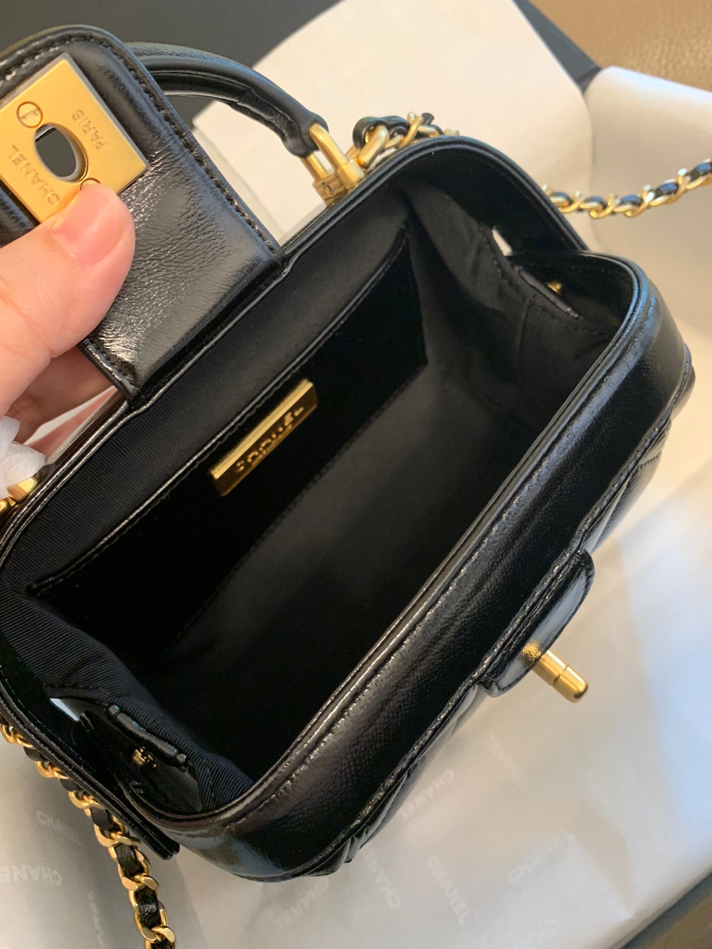 CC 24A 18CM TOP HANDLE MINI BAG BLACK LAMBASKIN