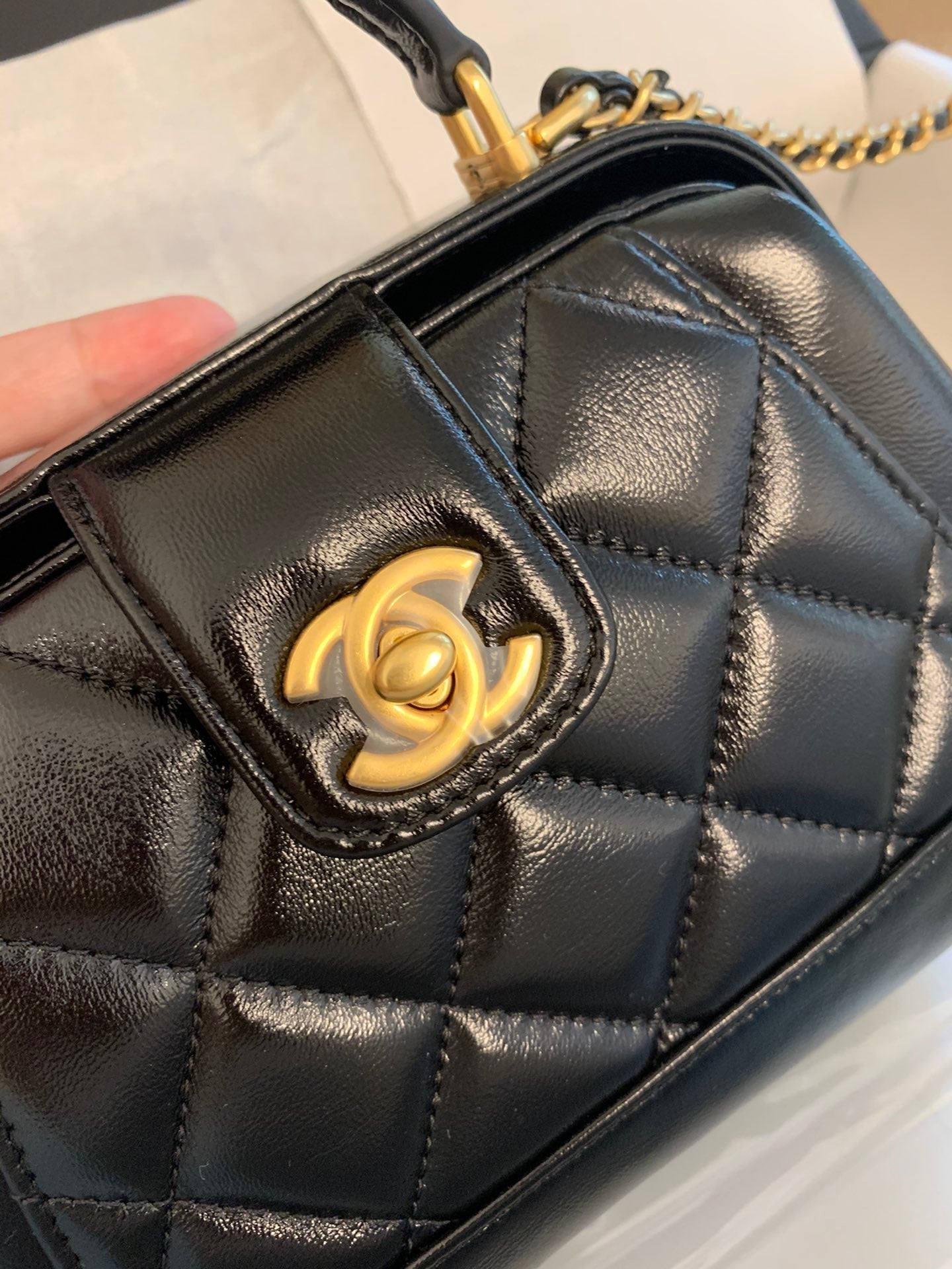CC 24A 18CM TOP HANDLE MINI BAG BLACK LAMBASKIN