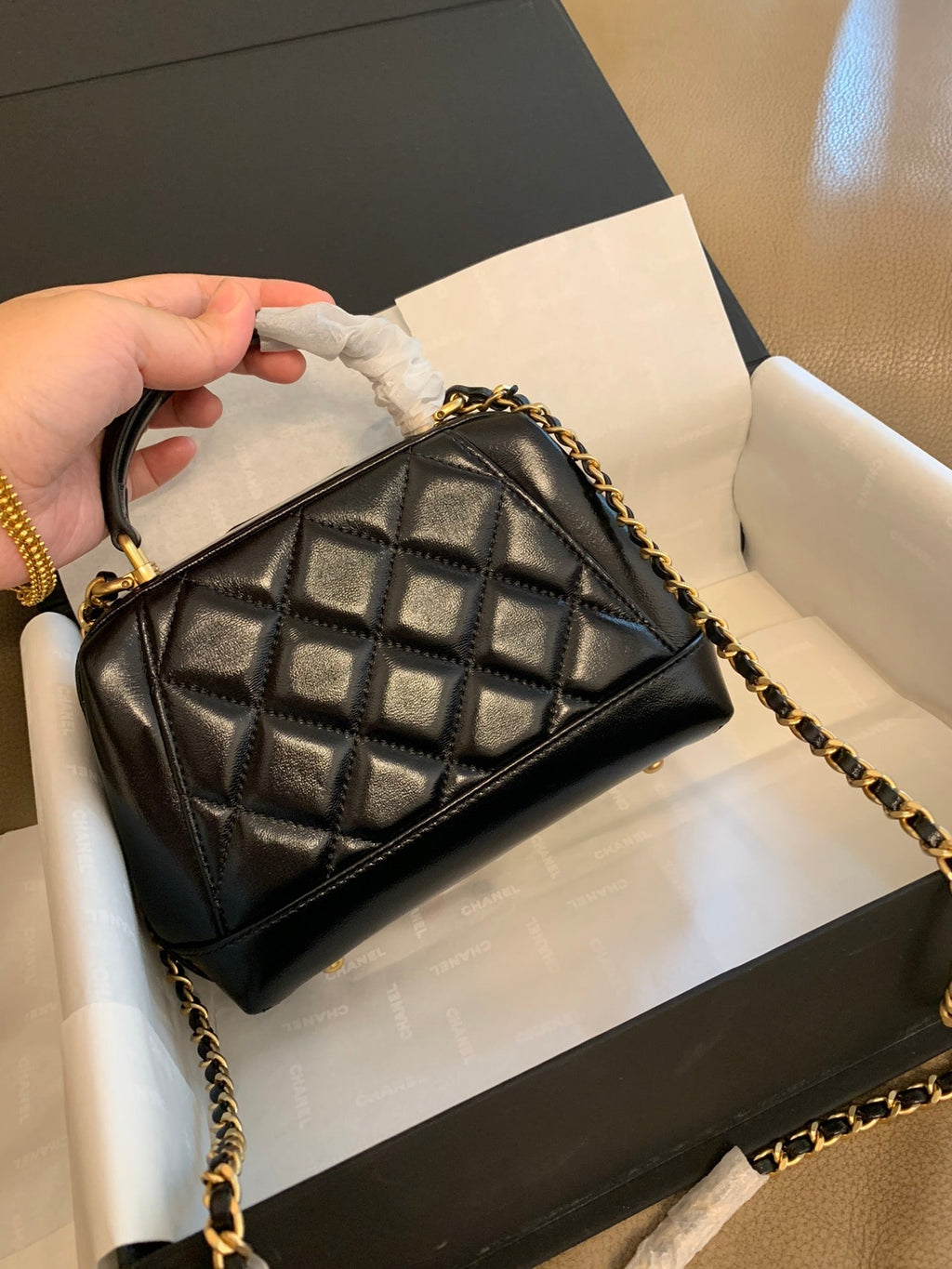 CC 24A 18CM TOP HANDLE MINI BAG BLACK LAMBASKIN