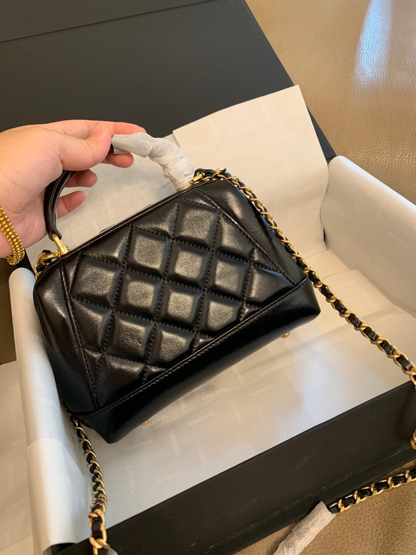 CC 24A 18CM TOP HANDLE MINI BAG BLACK LAMBASKIN