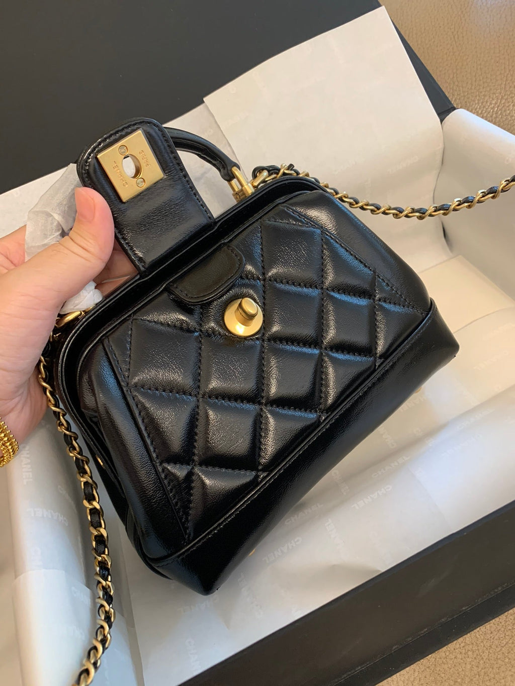 CC 24A 18CM TOP HANDLE MINI BAG BLACK LAMBASKIN