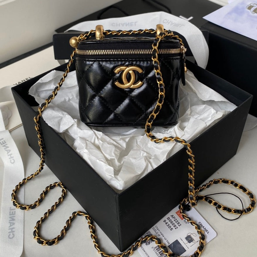 TROUSSE DE VANITY CC 11 EN CUIR D'AGNEAU NOIR ET QUINCAILLERIE DORÉ