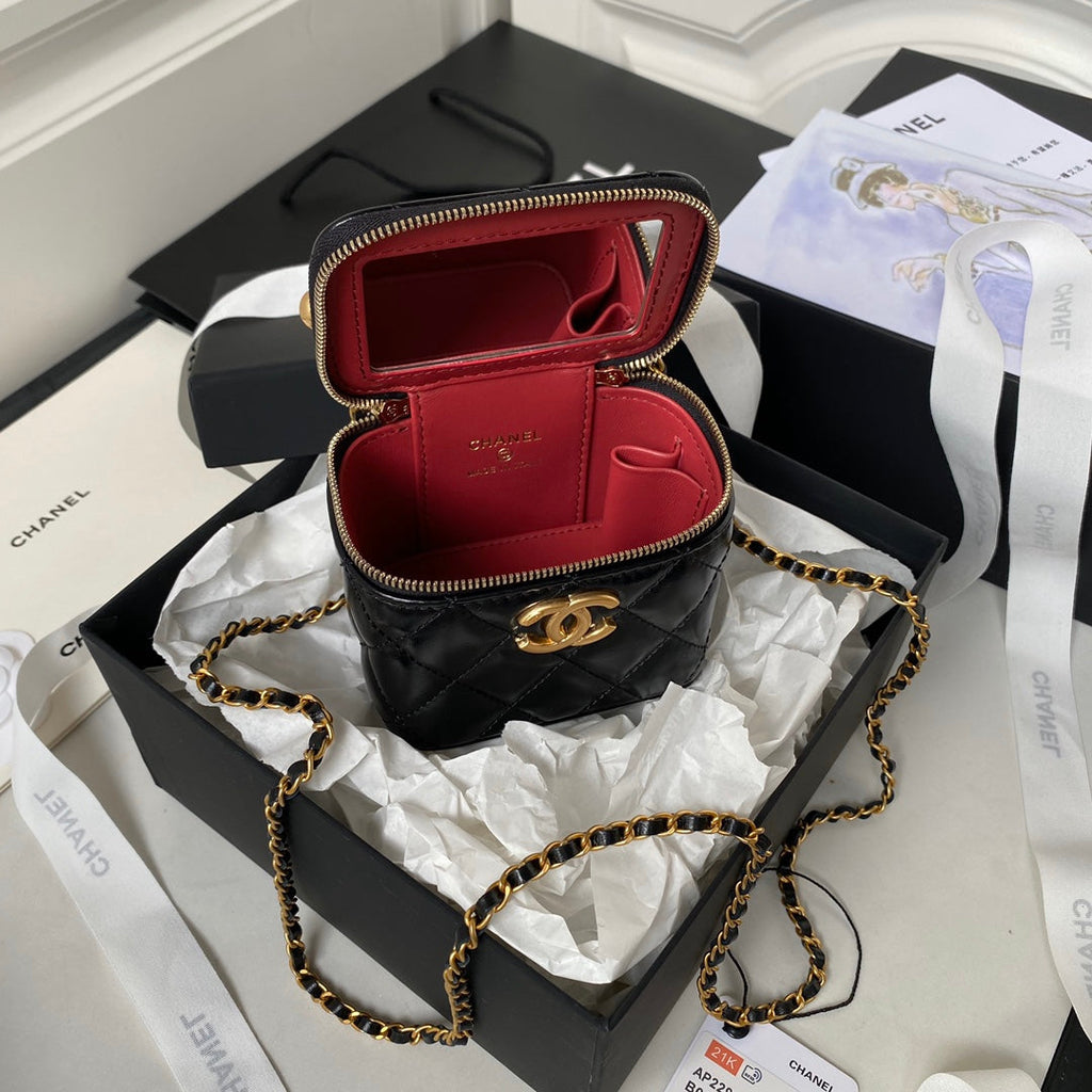 TROUSSE DE VANITY CC 11 EN CUIR D'AGNEAU NOIR ET QUINCAILLERIE DORÉ