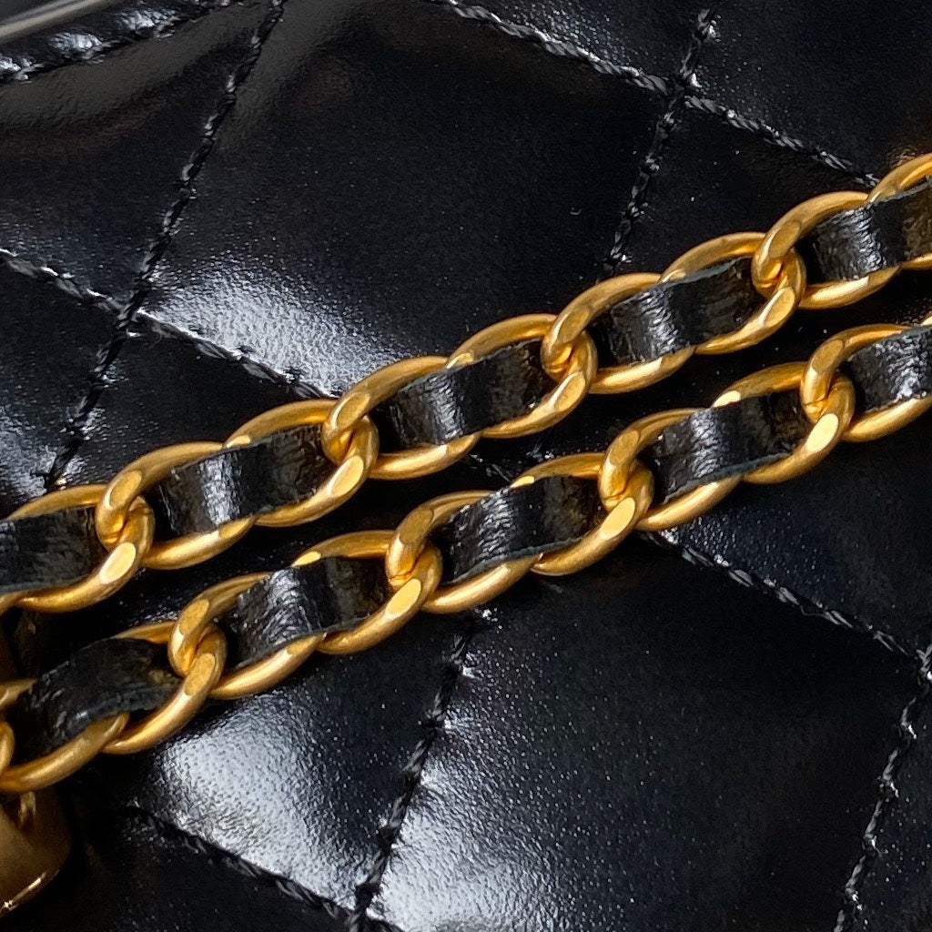 TROUSSE DE VANITY CC 11 EN CUIR D'AGNEAU NOIR ET QUINCAILLERIE DORÉ