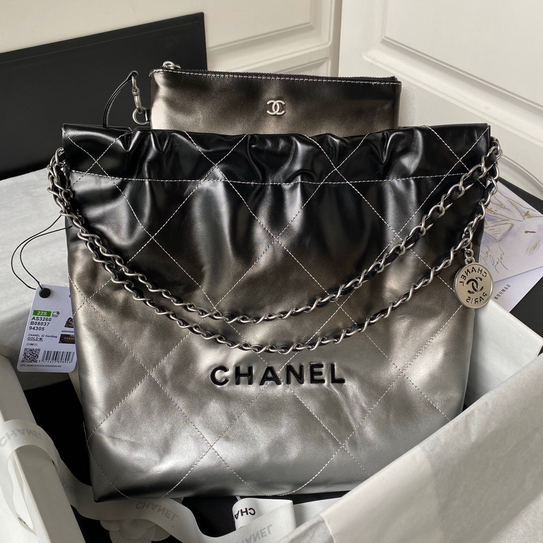 CC 22 HOBO 35CM CUIR D'AGNEAU NOIR ET ARGENT QUINCAILLERIE ARGENTÉE
