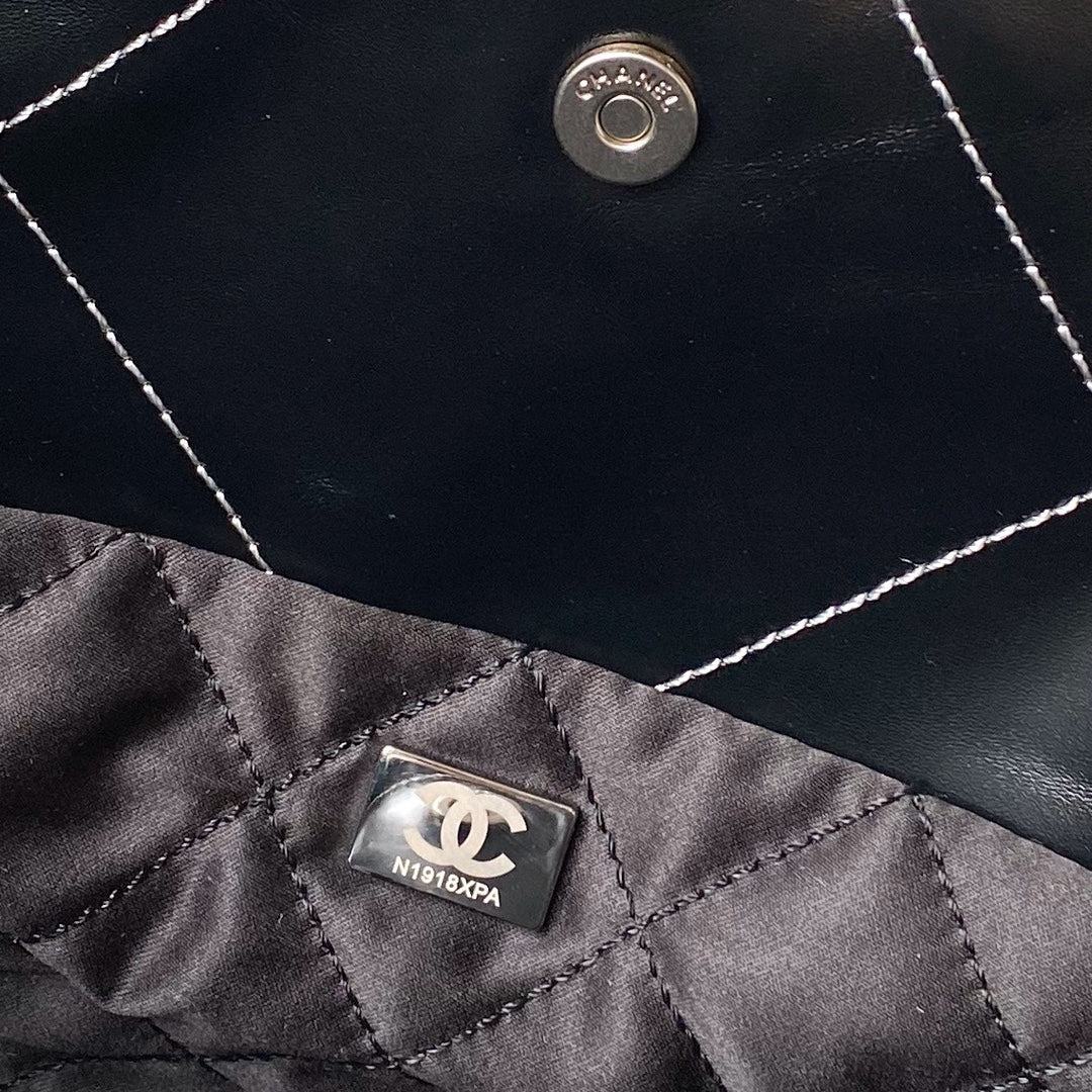 CC 22 HOBO 35CM CUIR D'AGNEAU NOIR ET ARGENT QUINCAILLERIE ARGENTÉE