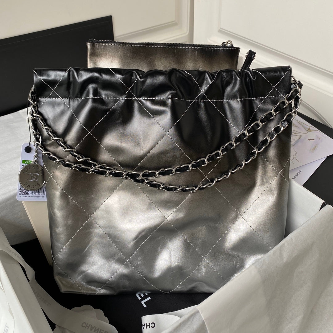 CC 22 HOBO 35CM CUIR D'AGNEAU NOIR ET ARGENT QUINCAILLERIE ARGENTÉE