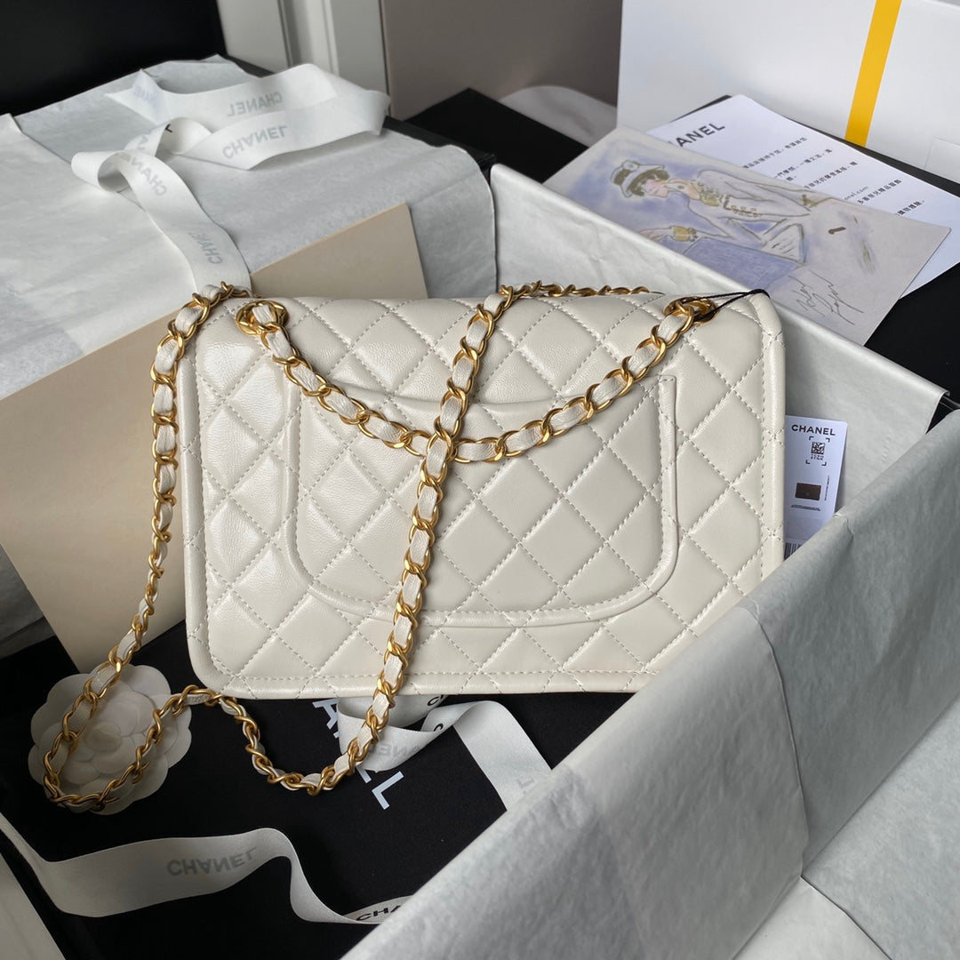 SAC À RABAT MOYEN 24S 25 CM EN CUIR DE VEAU CRÈME QUINCAILLERIE DORÉ