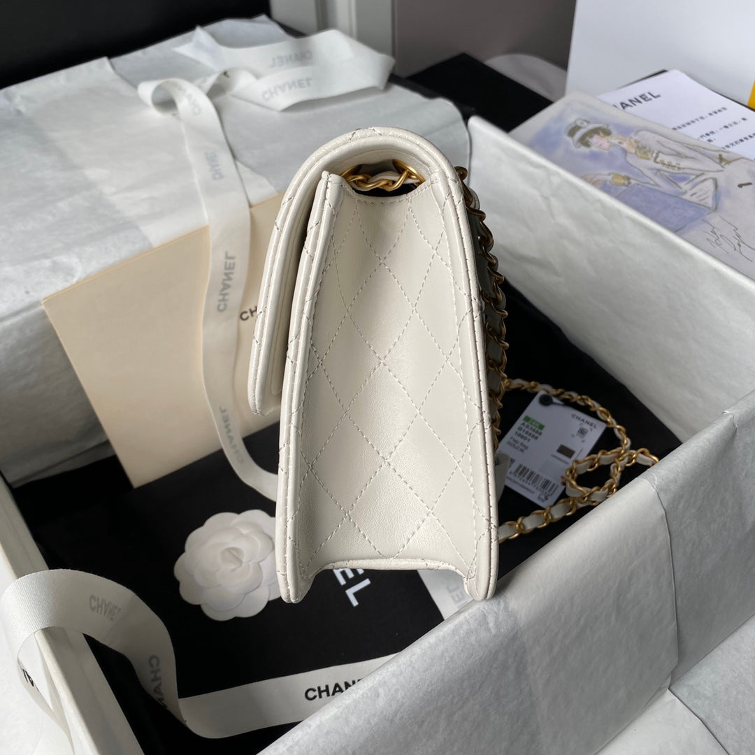 SAC À RABAT MOYEN 24S 25 CM EN CUIR DE VEAU CRÈME QUINCAILLERIE DORÉ